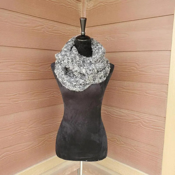 collectioneighteen Black Boho Metallic Knit Crocheted Neck Warmer Scarf Like New - Picture 15 of 15